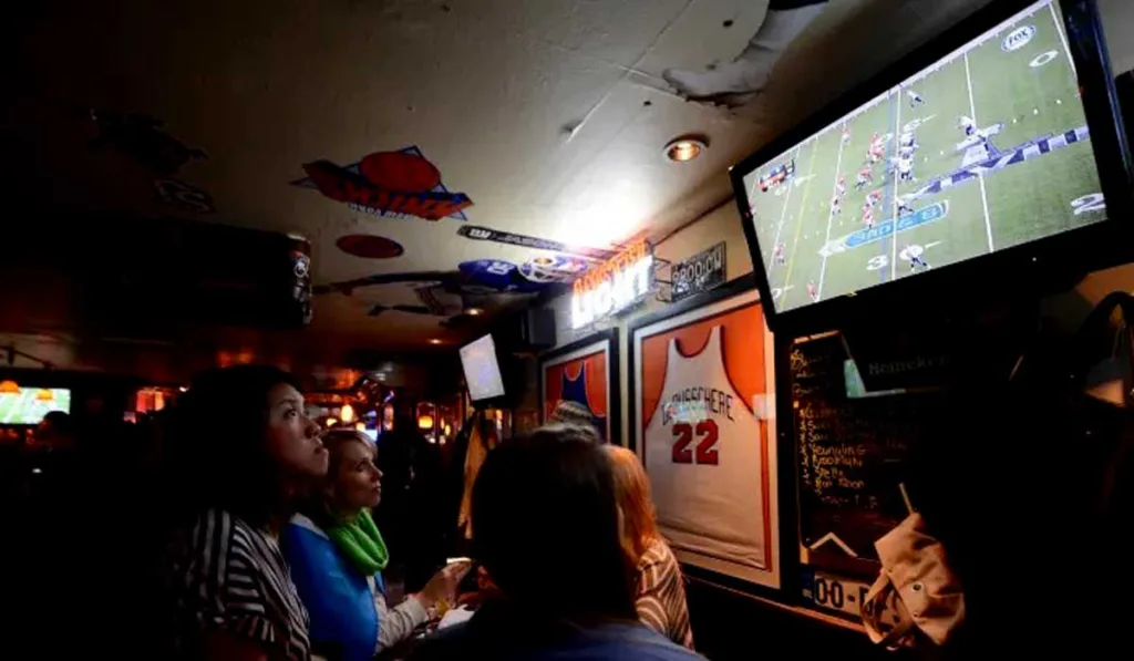 Catch Every Game: DIRECTV's NFL Sunday Ticket Extends to Bars and Restaurants 2 DIRECTV's NFL Sunday Ticket Extends