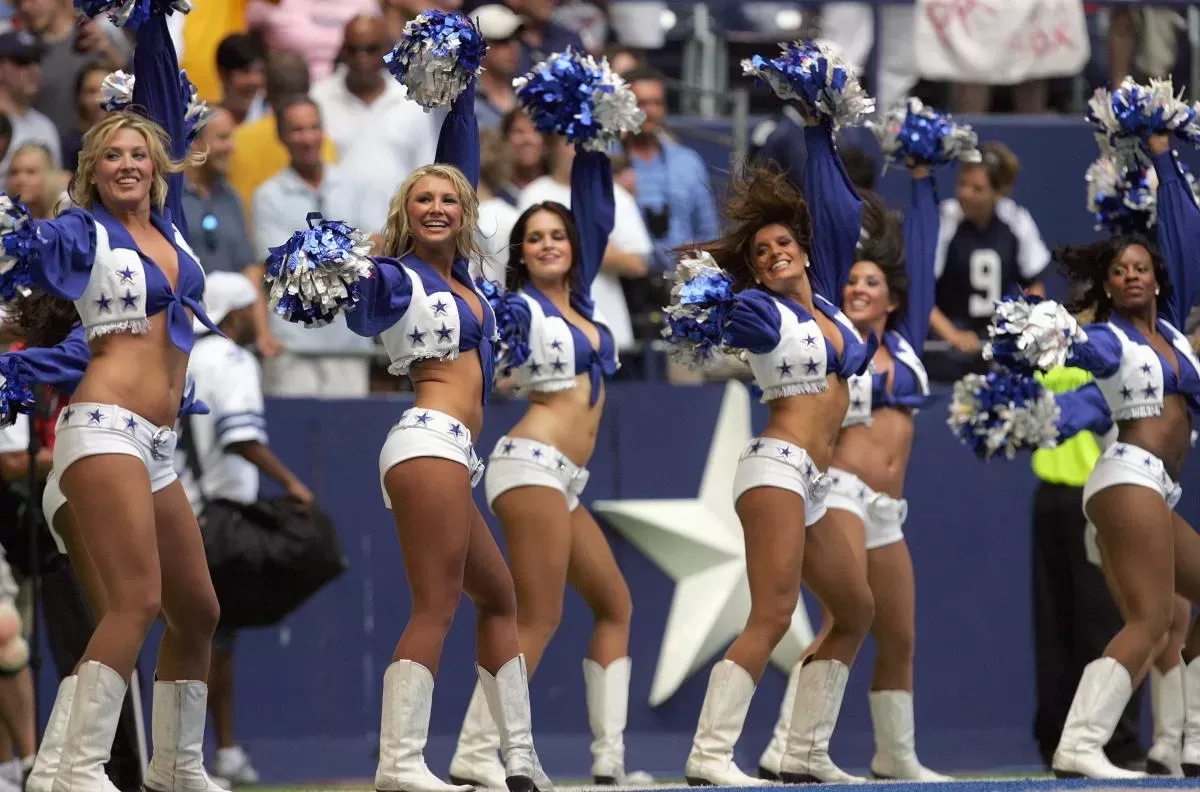 Dallas Cowboys Cheerleader Criticizes Green Bay Packers for Alleged Unsportsmanlike Conduct